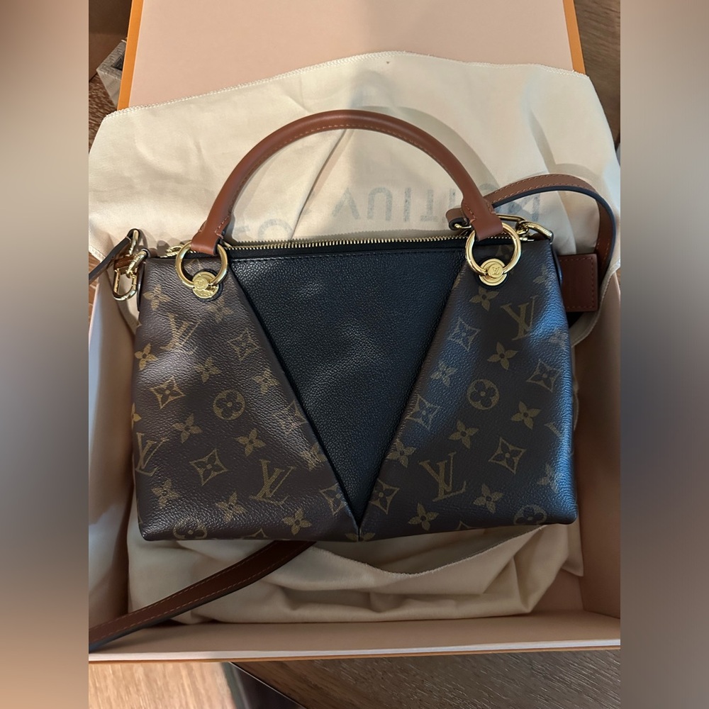 NEW Authentic Louis Vuitton V Tote BB Noir - Picture 3 of 11